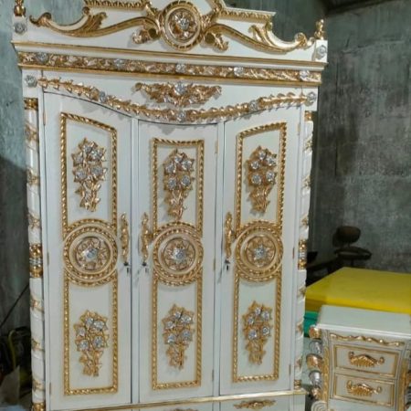 Lemari pakaian mewah ukiran jati 3 pintu