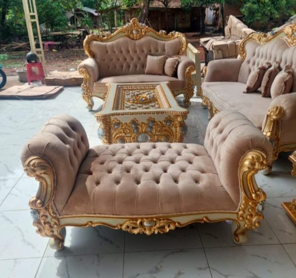 set-sofa-tamu-ukir-mewah-klasik-jepara-royal-elegance-kayu-jati-ukiran-gold