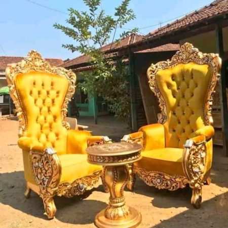 Kursi Tamu Mewah Klasik Ukir Jepara Emas dengan Meja Samping, Kain Beludru Kuning